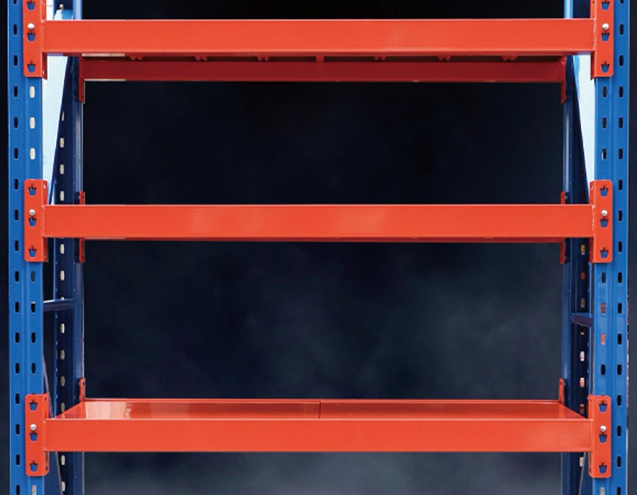 Keskitehoiset pultittomat hyllyt (500-800 kg/kerros)