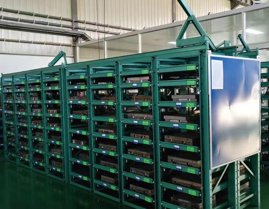 Laatikkotyyppinen muotti / työkaluteline